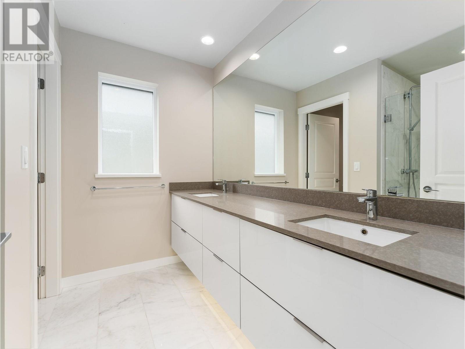 Listing Picture 14 of 33 : 23 10388 NO. 2 ROAD, Richmond / 烈治文 - 魯藝地產 Yvonne Lu Group - MLS Medallion Club Member