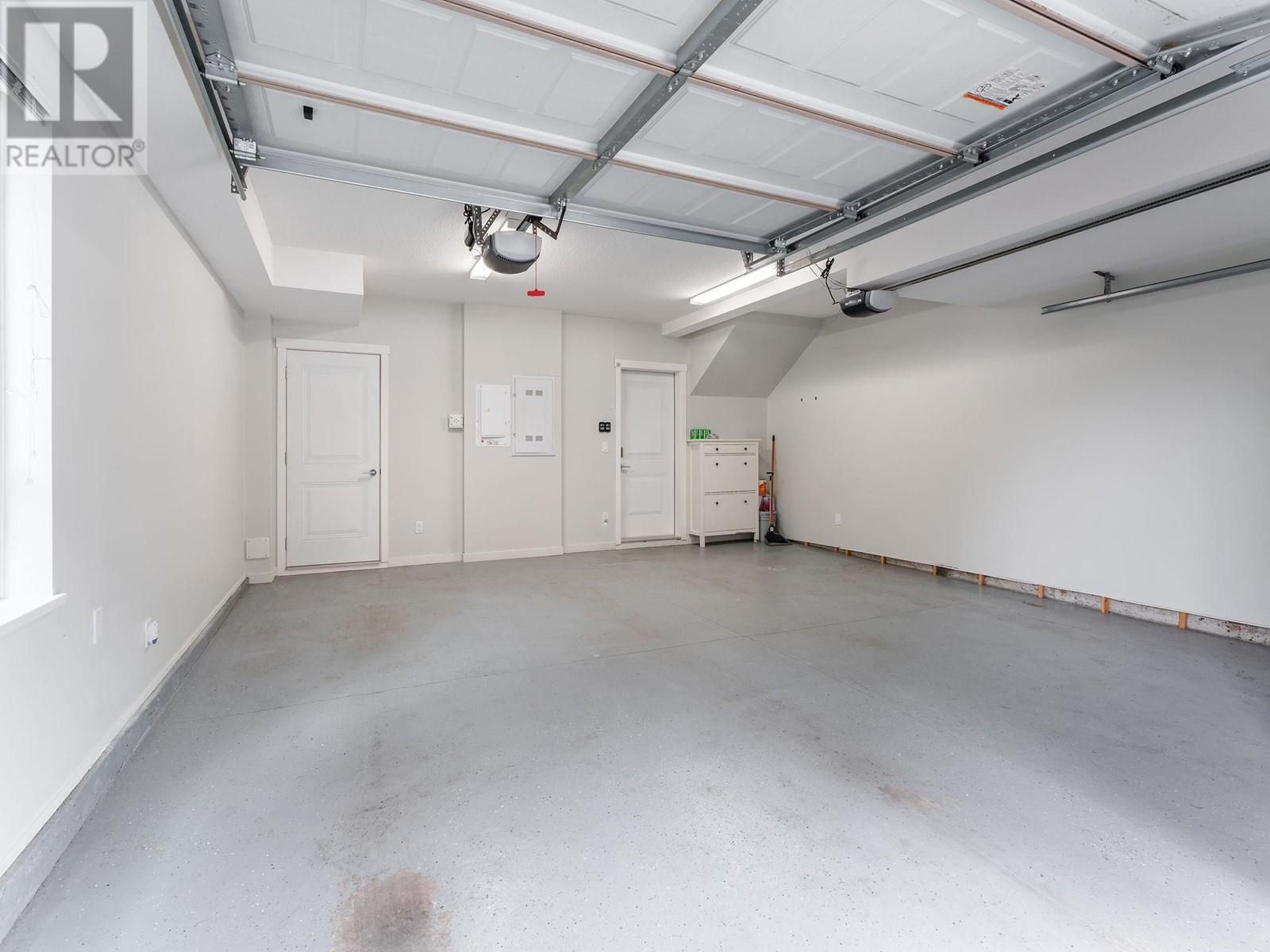 Listing Picture 28 of 33 : 23 10388 NO. 2 ROAD, Richmond / 烈治文 - 魯藝地產 Yvonne Lu Group - MLS Medallion Club Member