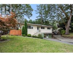 1327 Dunsterville Ave, saanich, British Columbia