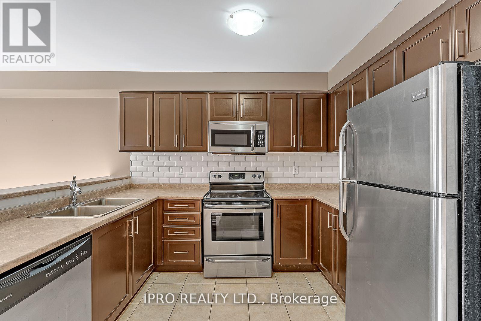 47 Bellhaven Court, Brampton (Sandringham-Wellington), Ontario  L6R 0W7 - Photo 14 - W9364822