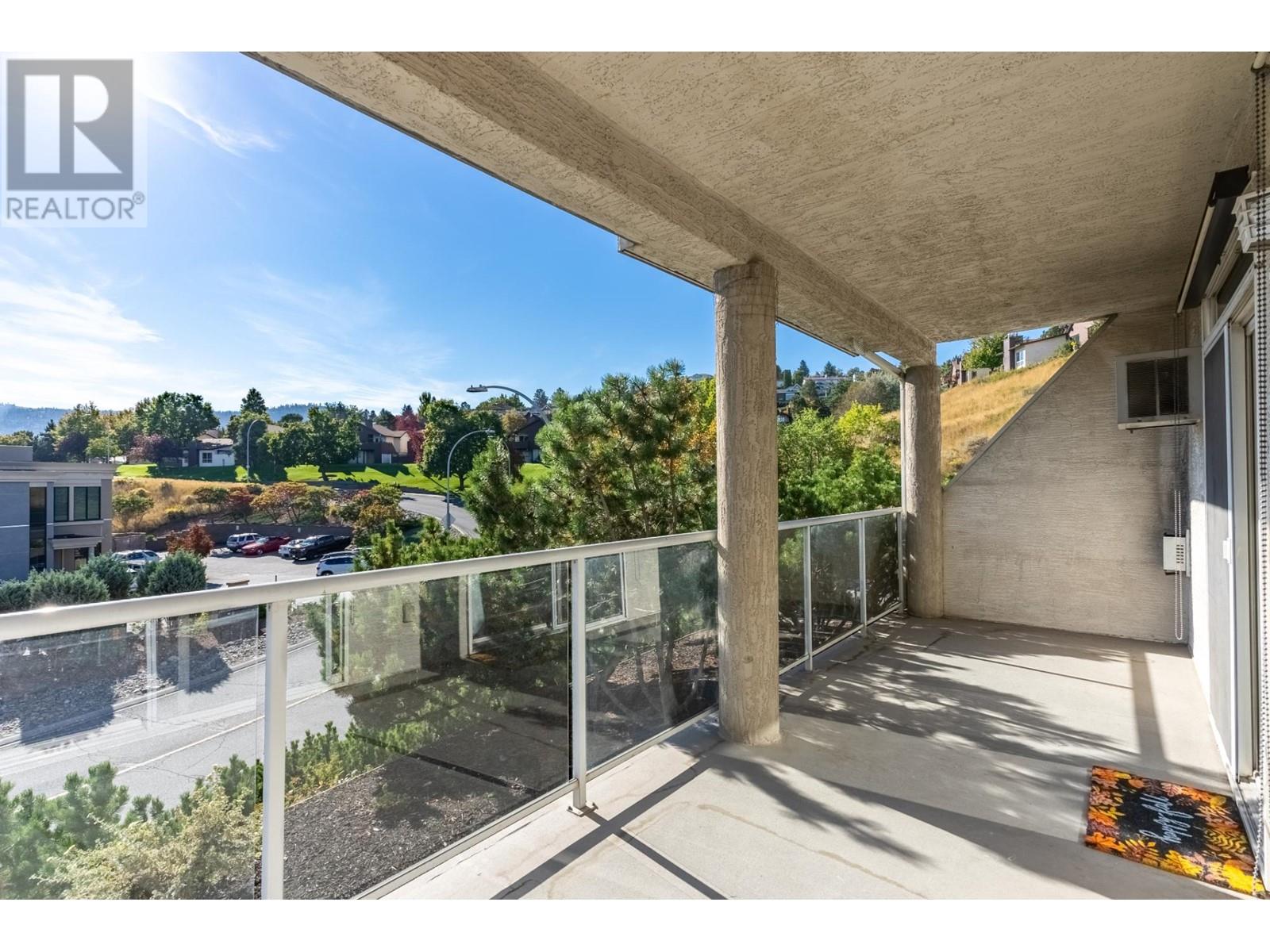 202-712 SAHALI TERRACE, kamloops, British Columbia