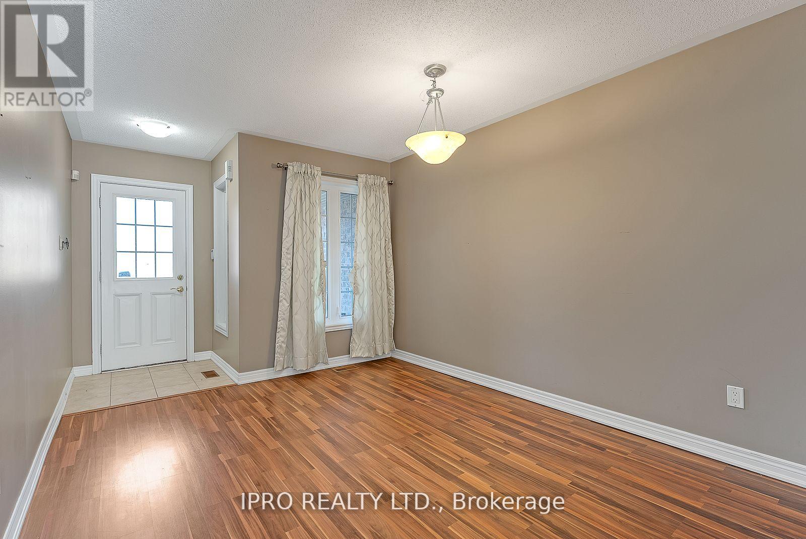 47 Bellhaven Court, Brampton (Sandringham-Wellington), Ontario  L6R 0W7 - Photo 4 - W9364822