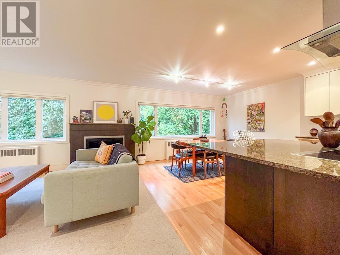 201 1972 Robson Street, Vancouver, British Columbia  V6G 1E8 - Photo 1 - R2929027