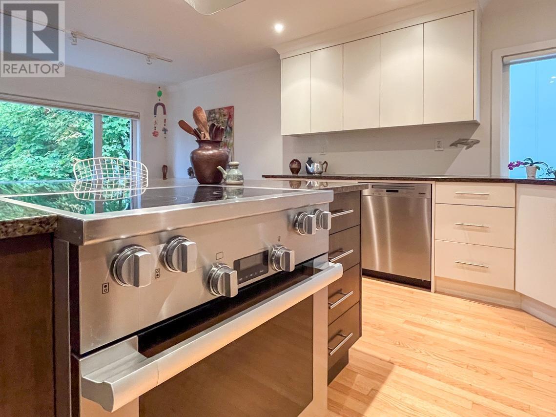 201 1972 Robson Street, Vancouver, British Columbia  V6G 1E8 - Photo 13 - R2929027