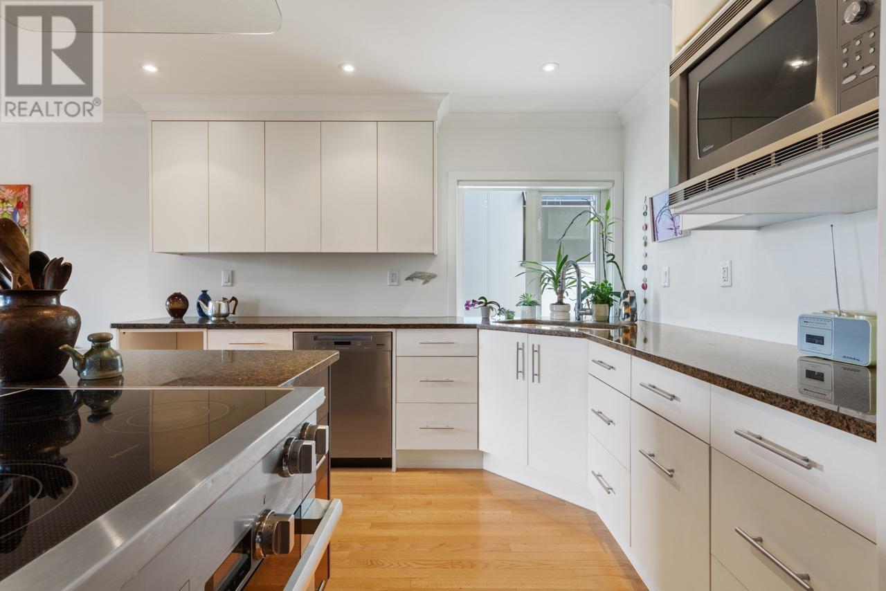 201 1972 Robson Street, Vancouver, British Columbia  V6G 1E8 - Photo 16 - R2929027