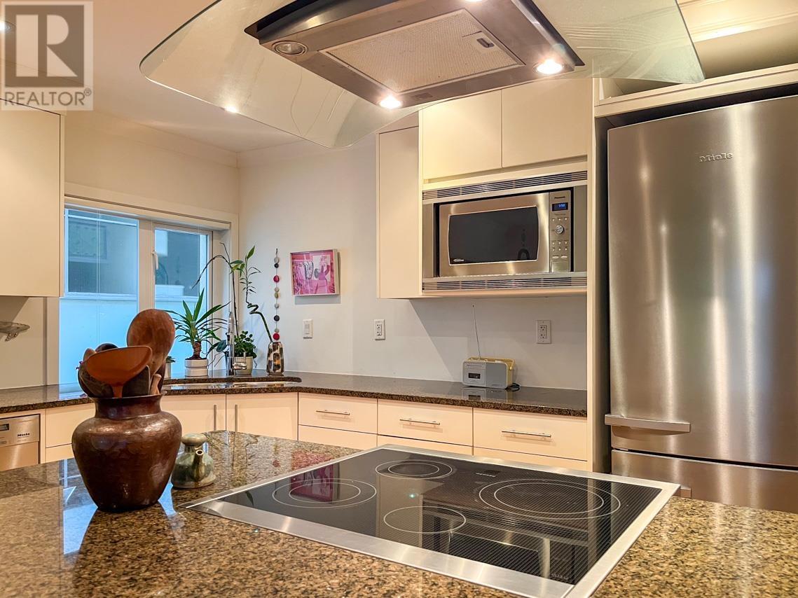 201 1972 Robson Street, Vancouver, British Columbia  V6G 1E8 - Photo 18 - R2929027