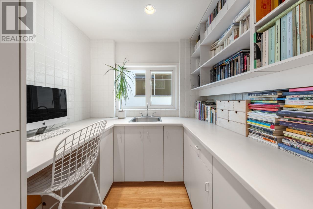 201 1972 Robson Street, Vancouver, British Columbia  V6G 1E8 - Photo 24 - R2929027