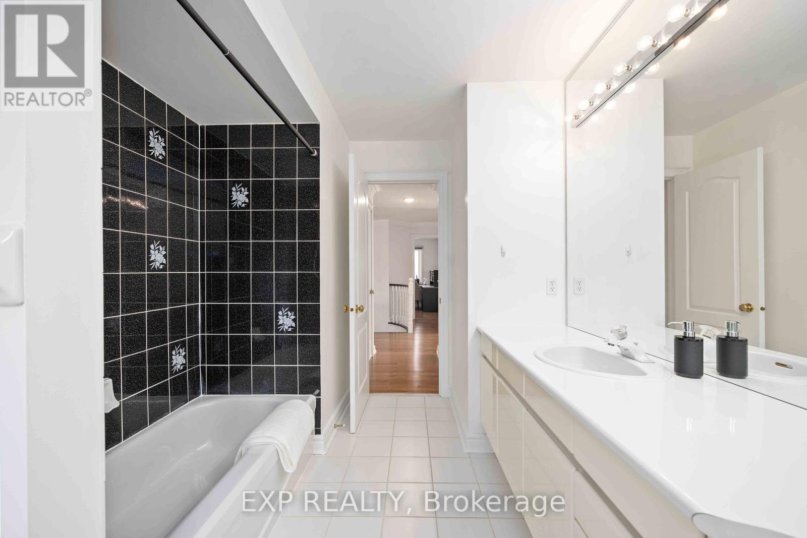 3 Hoodview Court, Markham, Ontario  L3R 0A6 - Photo 35 - N9365096