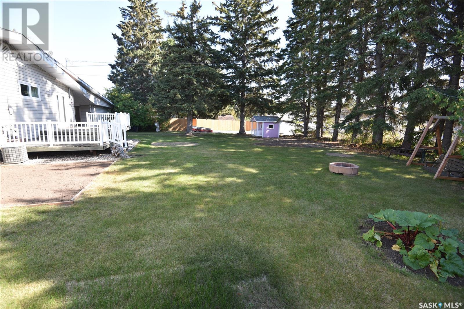 202 6th Avenue E, Nipawin, Saskatchewan  S0E 1E0 - Photo 3 - SK984503