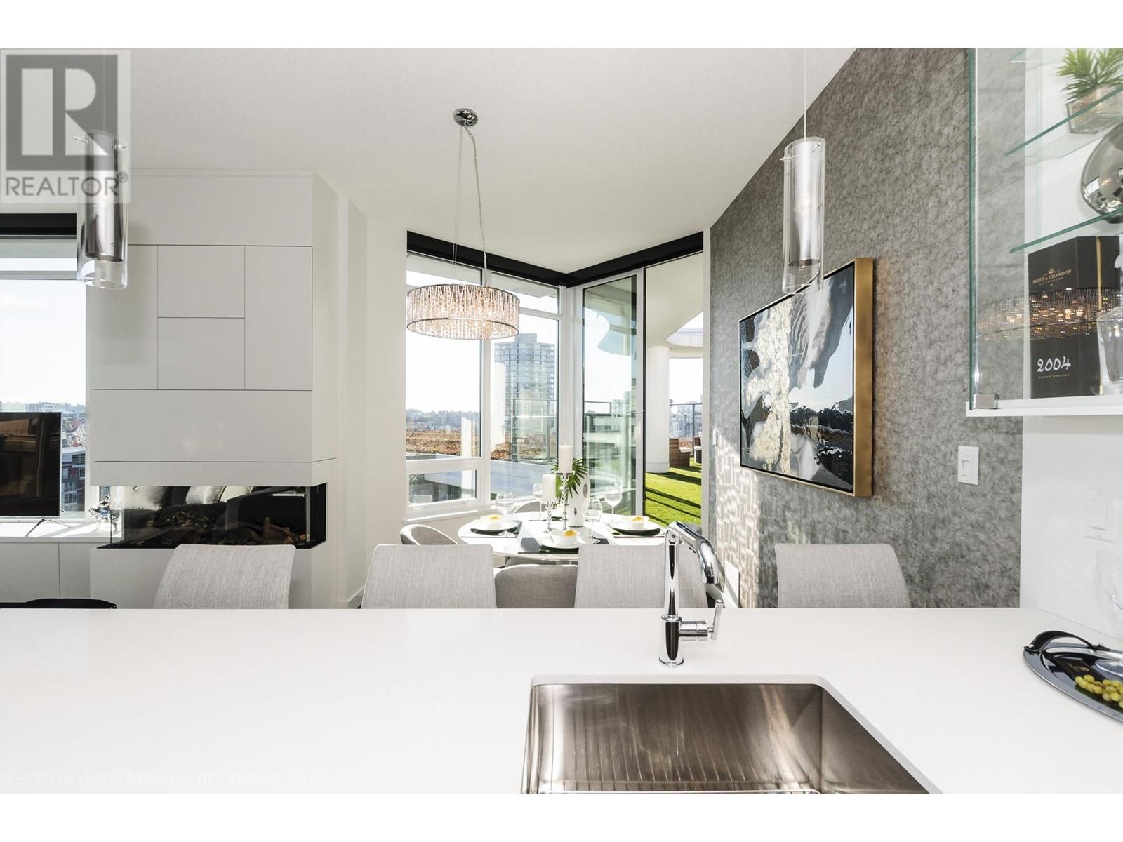 Property at PH2017 68 SMITHE STREET image 4