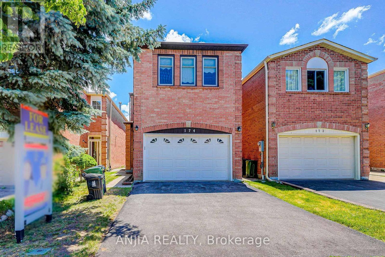 174 ROXANNE CRESCENT, Toronto, Ontario