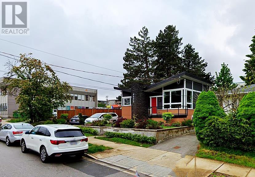 Listing Picture 3 of 4 : 6555 DENBIGH AVENUE, Burnaby / 本拿比 - 魯藝地產 Yvonne Lu Group - MLS Medallion Club Member