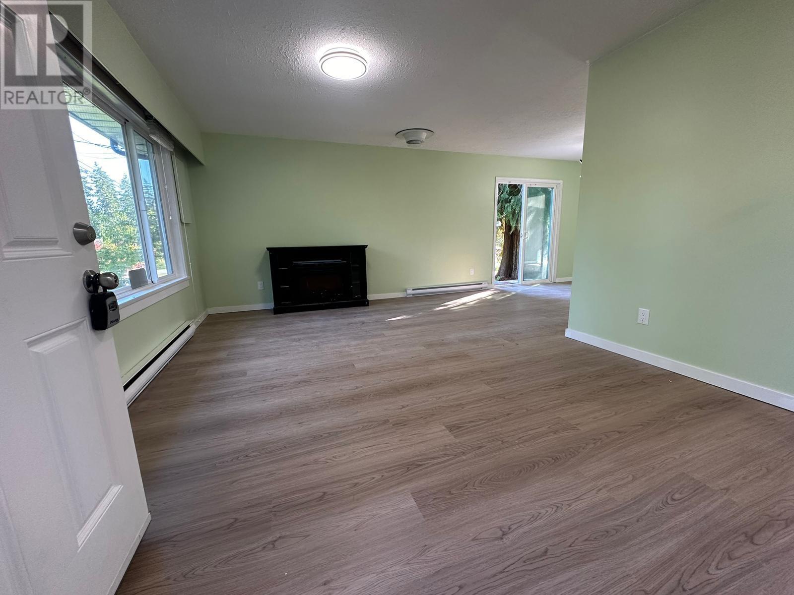 537 Veterans Road, Gibsons, British Columbia  V0N 1V4 - Photo 2 - R2924822