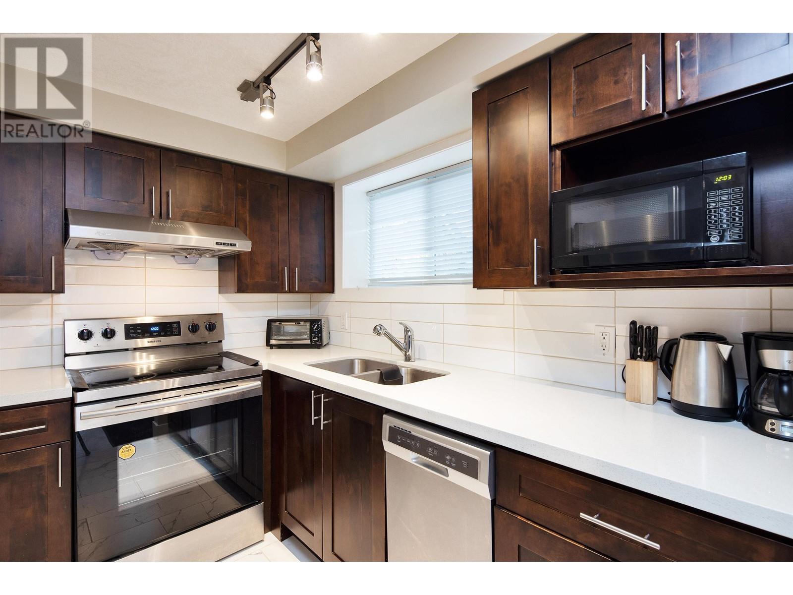 Listing Picture 17 of 33 : 195 W 12TH AVENUE, Vancouver / 溫哥華 - 魯藝地產 Yvonne Lu Group - MLS Medallion Club Member