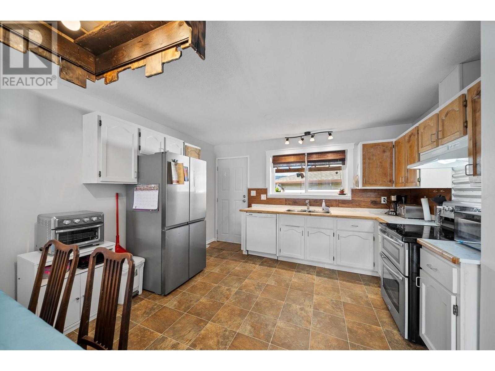 1899 Sage Street, Merritt, British Columbia  V1K 1G3 - Photo 8 - 181075