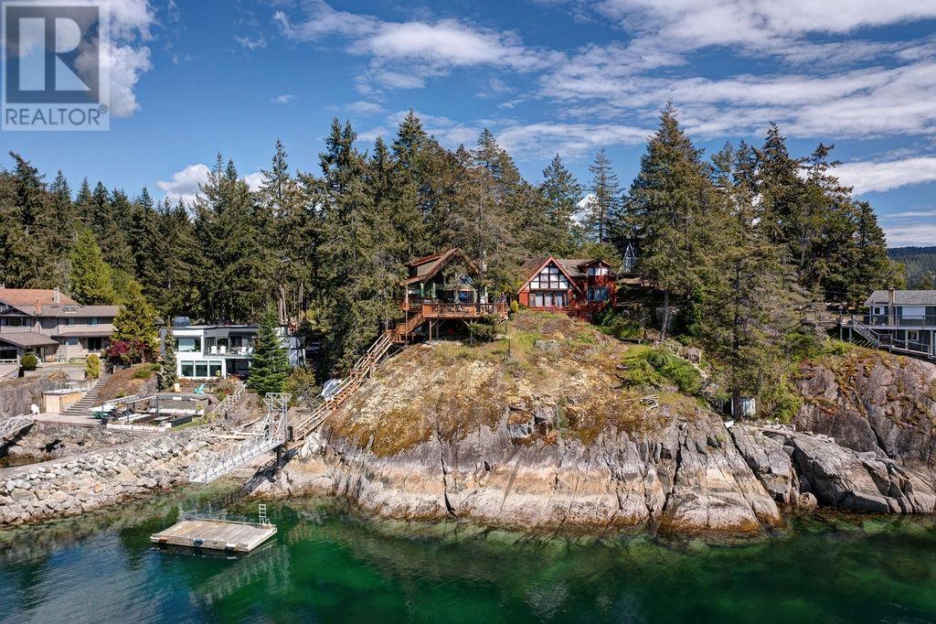 5301 Taylor Crescent, Halfmoon Bay, British Columbia  V0N 1Y2 - Photo 1 - R2929492