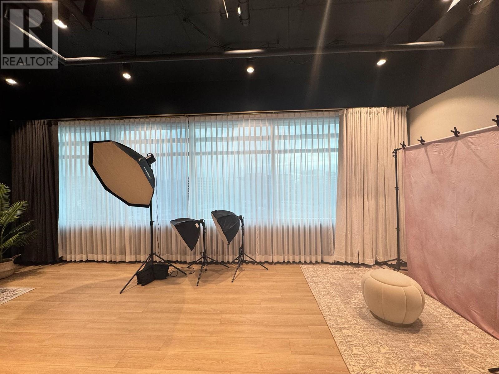 Listing Picture 2 of 5 : 920 8477 BRIDGEPORT ROAD, Richmond / 烈治文 - 魯藝地產 Yvonne Lu Group - MLS Medallion Club Member