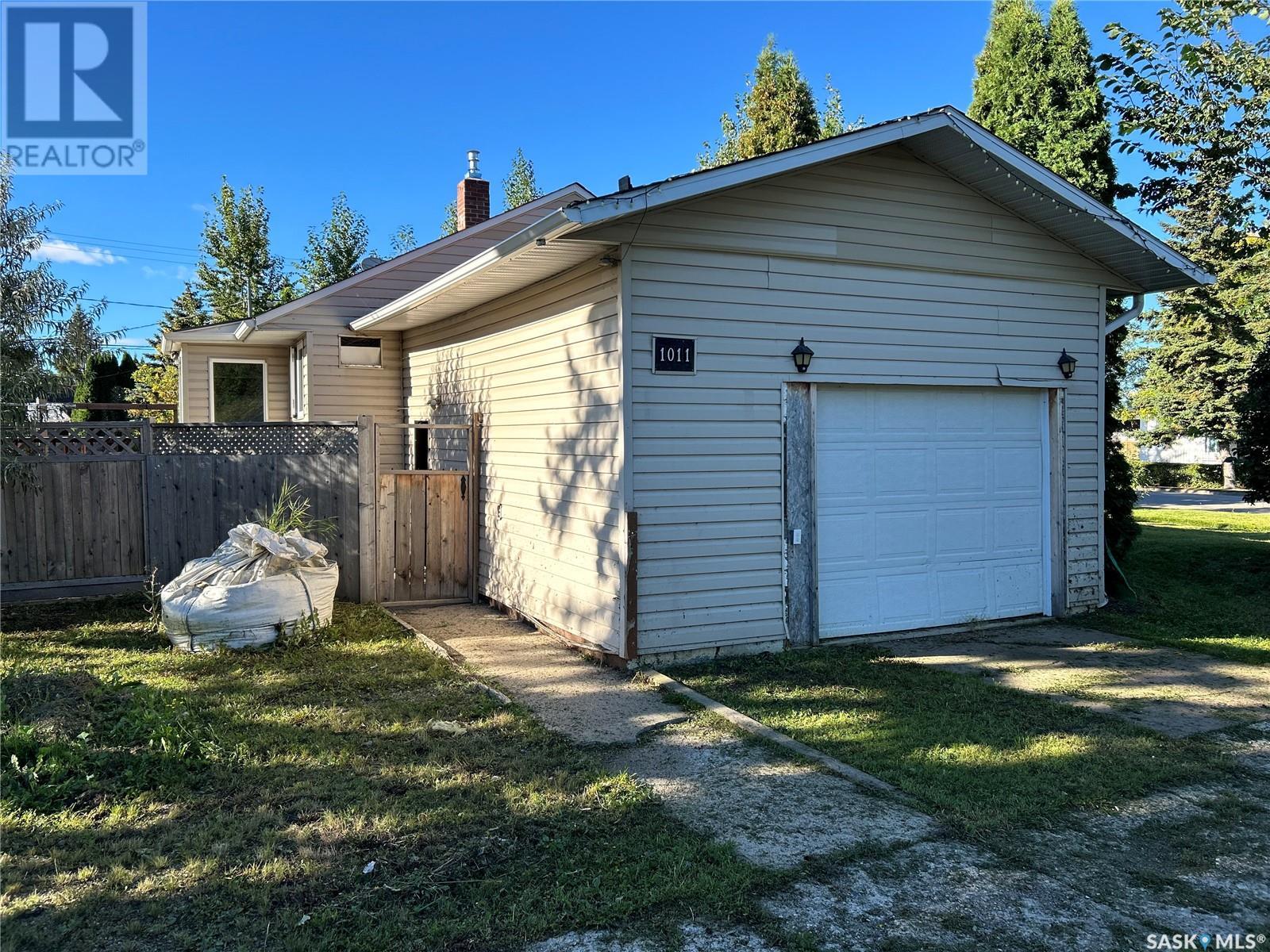 1011 2nd Street, Rosthern, Saskatchewan  S0K 3R0 - Photo 2 - SK984553