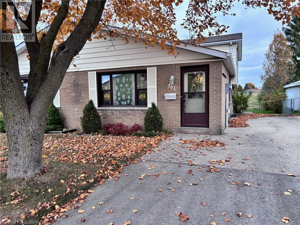 704 11th Street, Hanover, Ontario  N4N 3J4 - Photo 1 - 40652032