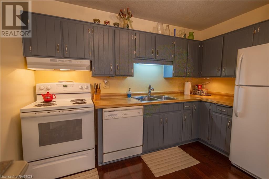 704 11th Street, Hanover, Ontario  N4N 3J4 - Photo 15 - 40652032