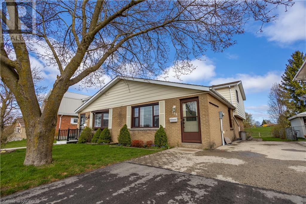 704 11th Street, Hanover, Ontario  N4N 3J4 - Photo 2 - 40652032