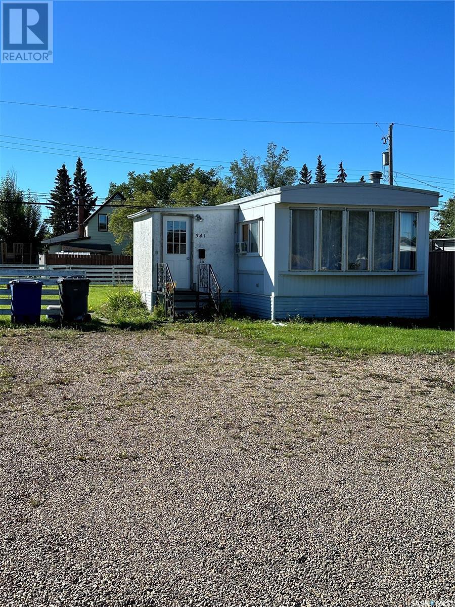 341 30th Street, Battleford, Saskatchewan  S0M 0E0 - Photo 2 - SK984508