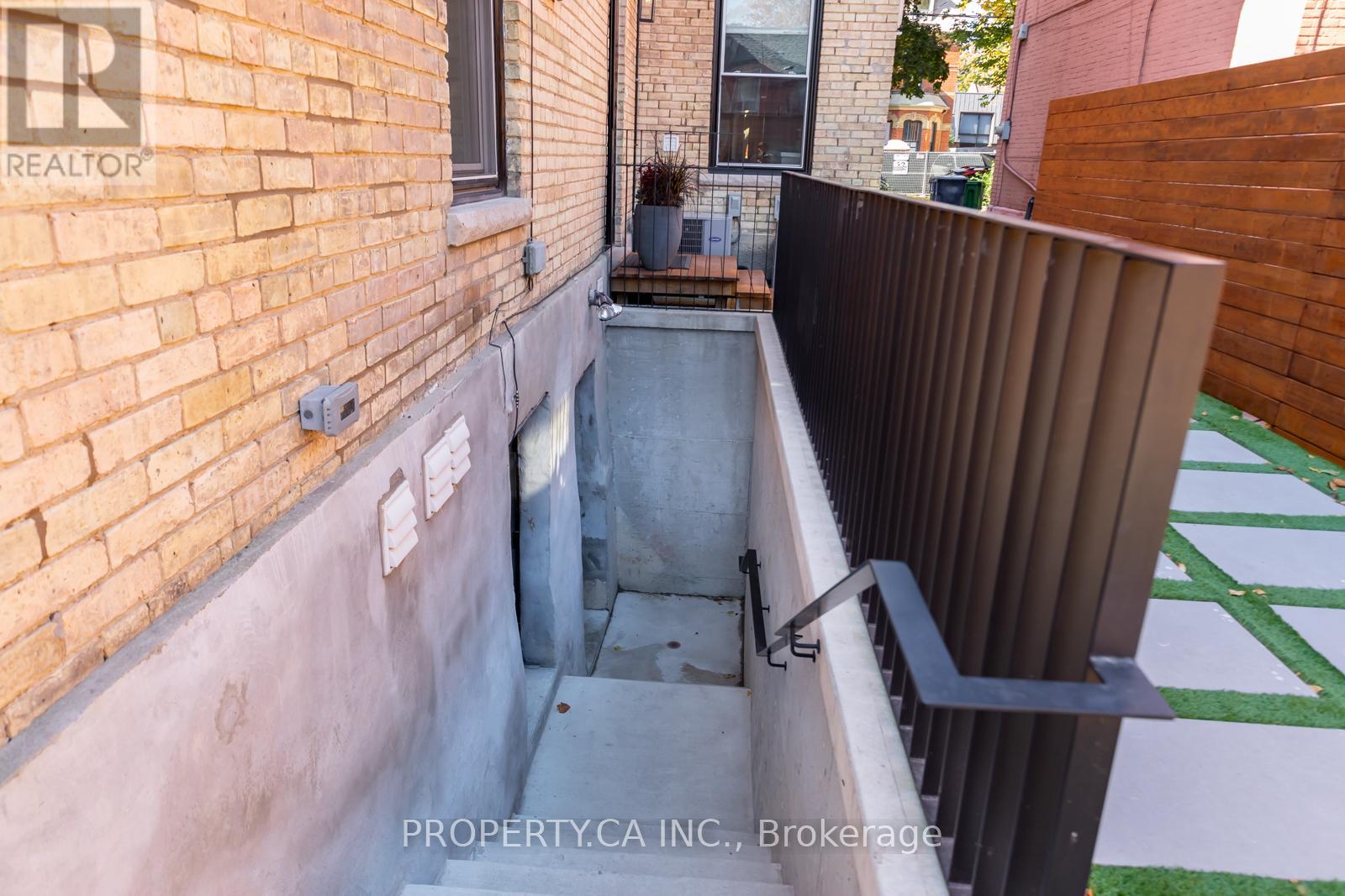 Lower - 33 Beaconsfield Avenue, Toronto (Little Portugal), Ontario  M6J 3J1 - Photo 16 - C9301419