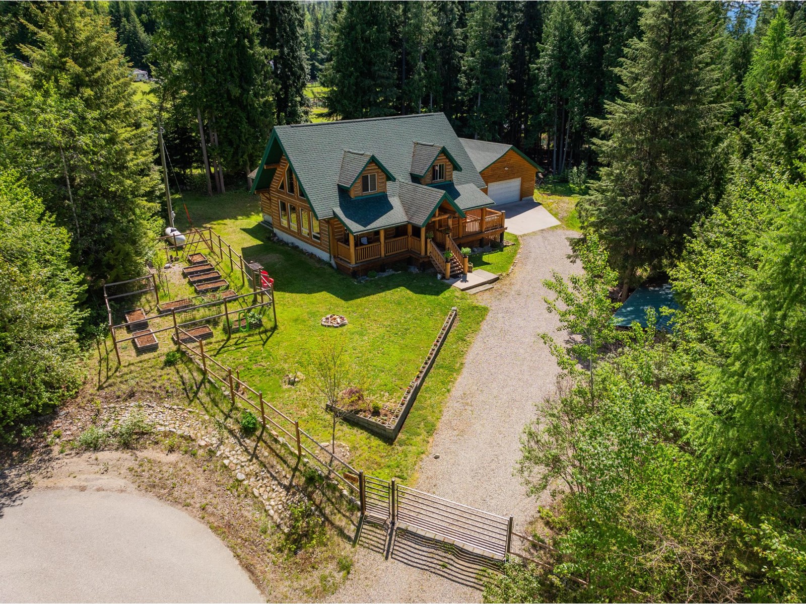 2692 STORBO HEIGHTS ROAD, slocan park, British Columbia