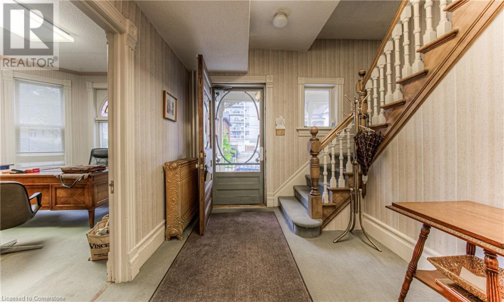 9 Ahrens Street W, Kitchener, Ontario  N2H 4B6 - Photo 4 - 40650291