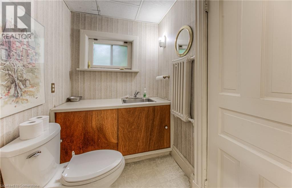 9 Ahrens Street W, Kitchener, Ontario  N2H 4B6 - Photo 15 - 40650291