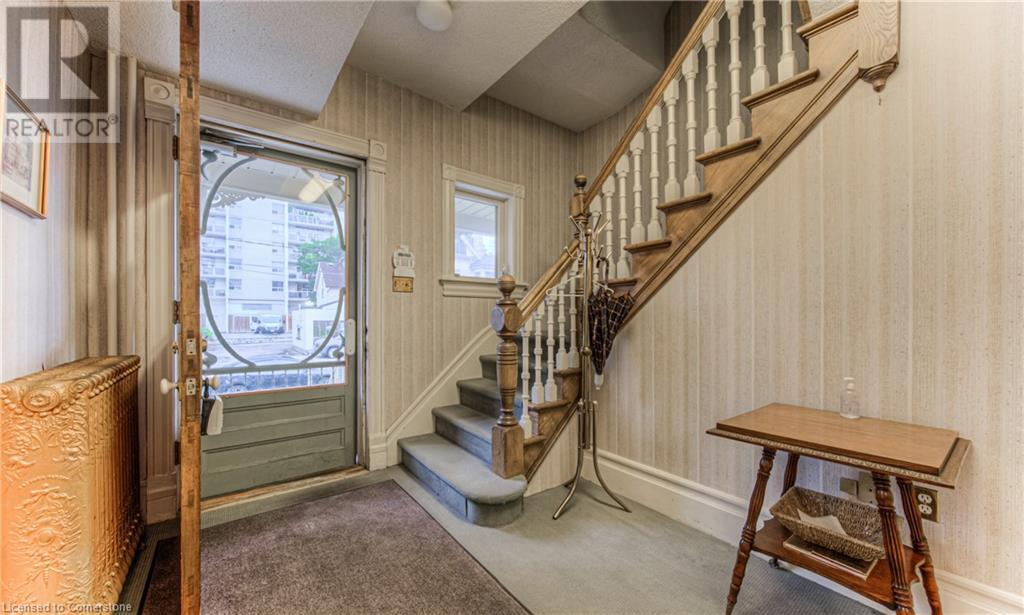 9 Ahrens Street W, Kitchener, Ontario  N2H 4B6 - Photo 5 - 40650291