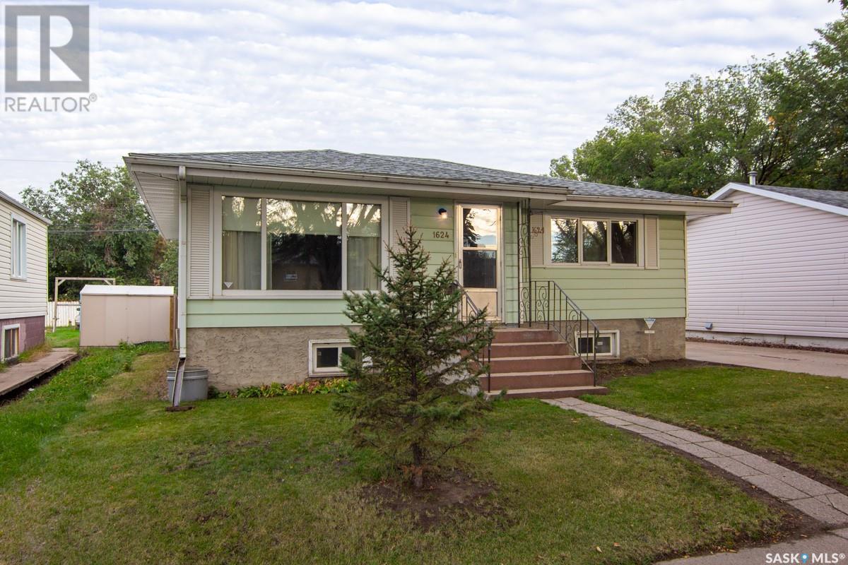 1624 C Avenue N, Saskatoon, Saskatchewan  S7L 1L5 - Photo 1 - SK984559