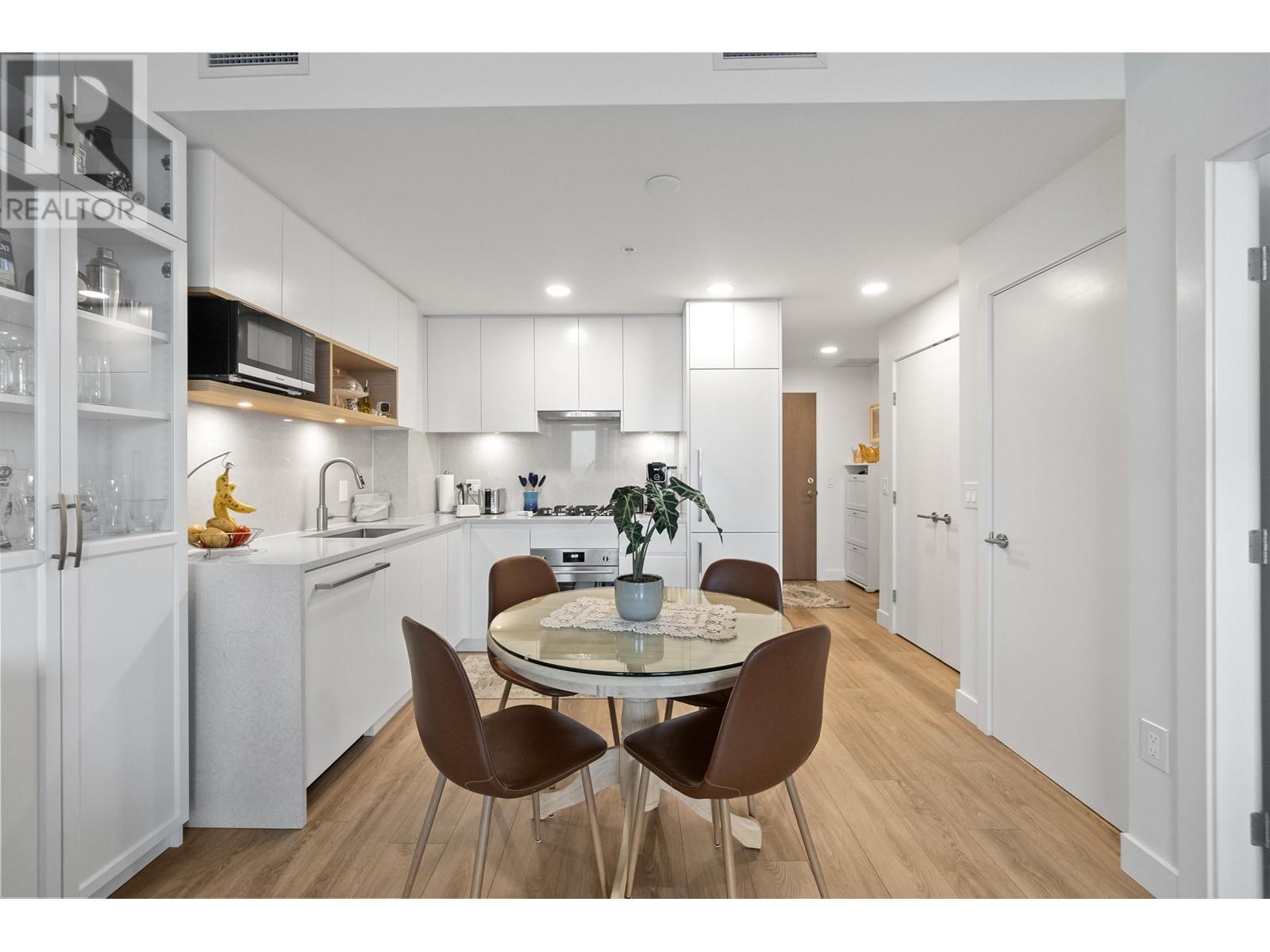 Listing Picture 13 of 27 : 1903 4433 ALASKA STREET, Burnaby / 本拿比 - 魯藝地產 Yvonne Lu Group - MLS Medallion Club Member