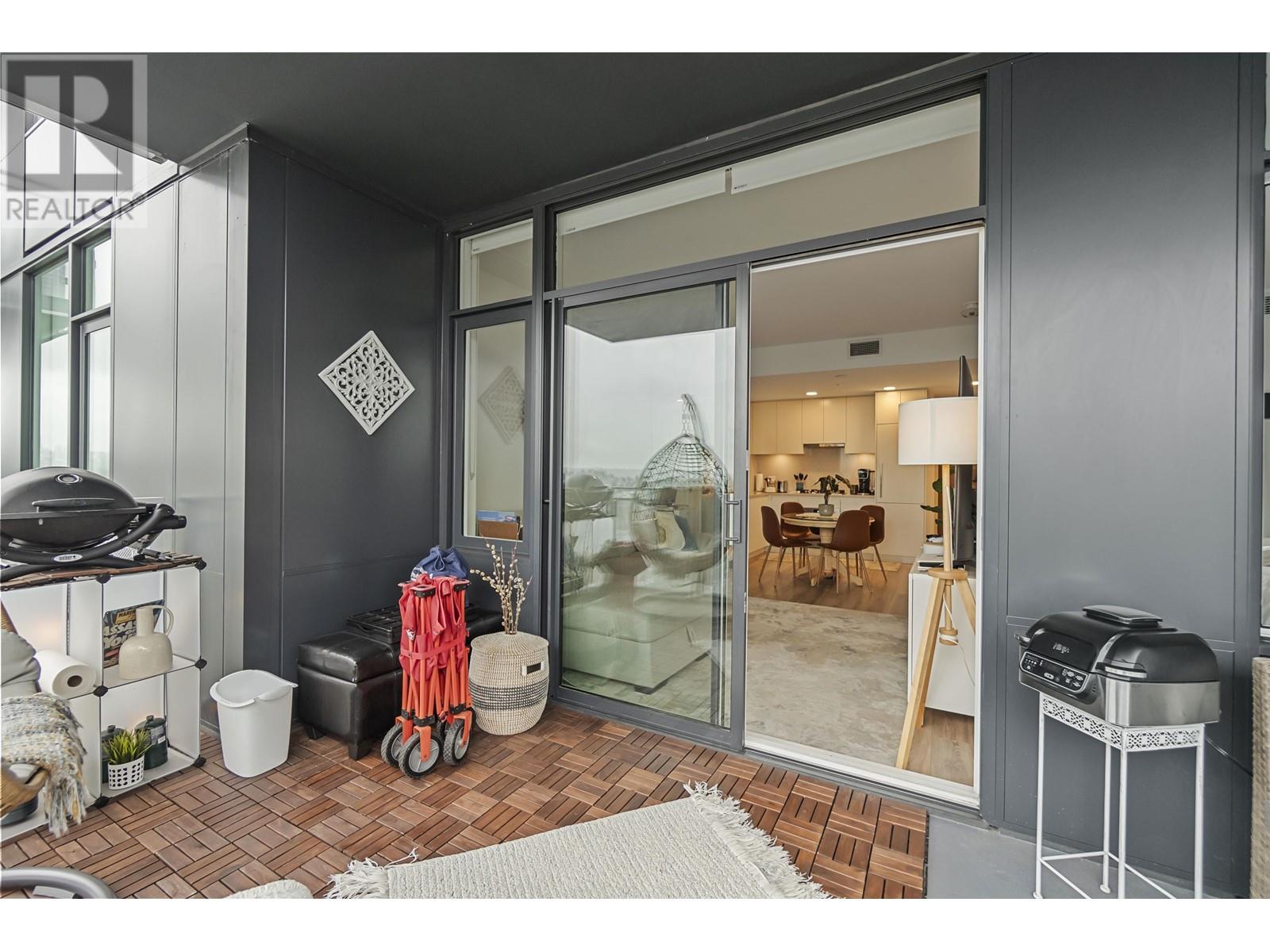 Listing Picture 11 of 27 : 1903 4433 ALASKA STREET, Burnaby / 本拿比 - 魯藝地產 Yvonne Lu Group - MLS Medallion Club Member