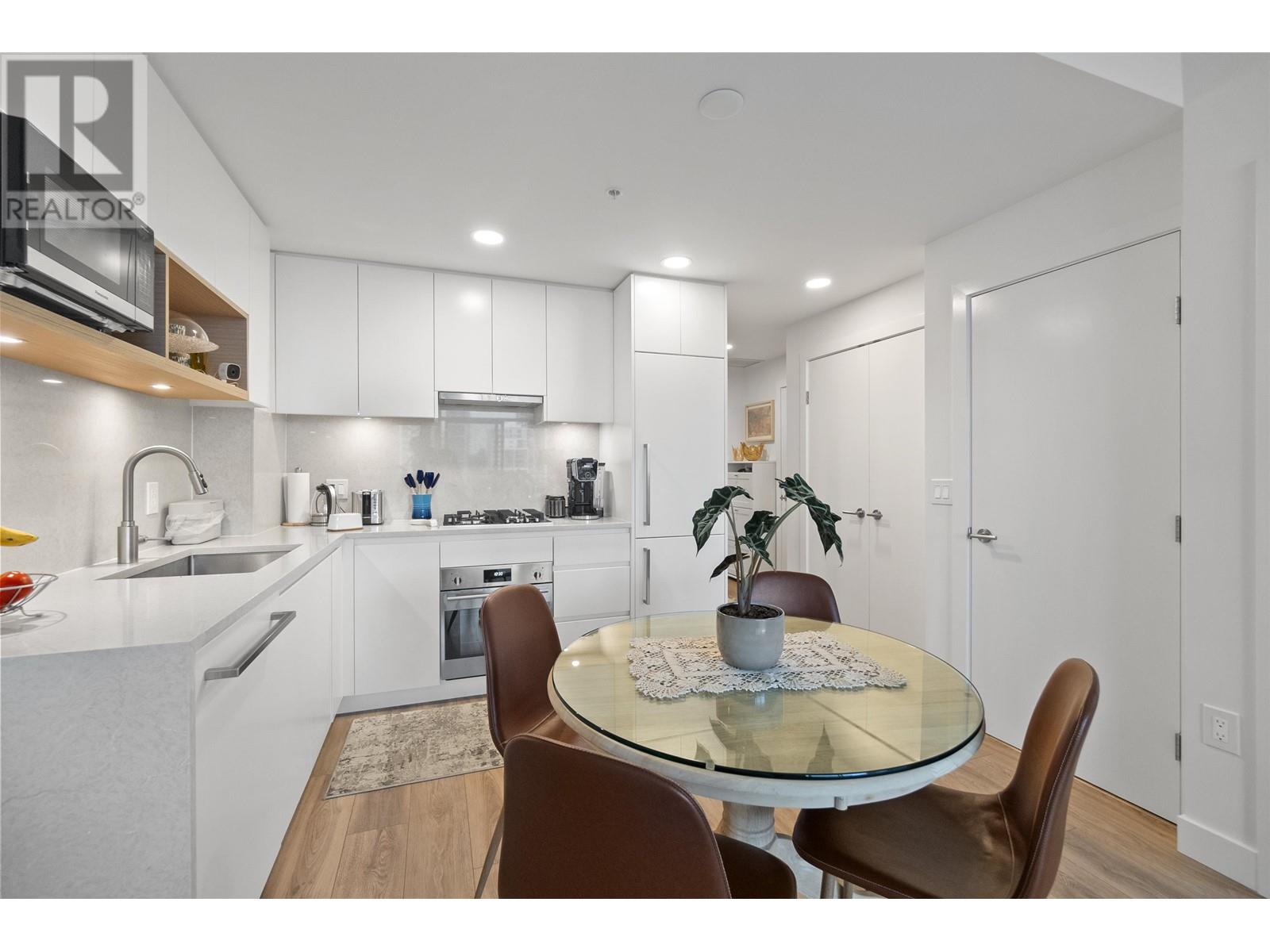 Listing Picture 14 of 27 : 1903 4433 ALASKA STREET, Burnaby / 本拿比 - 魯藝地產 Yvonne Lu Group - MLS Medallion Club Member