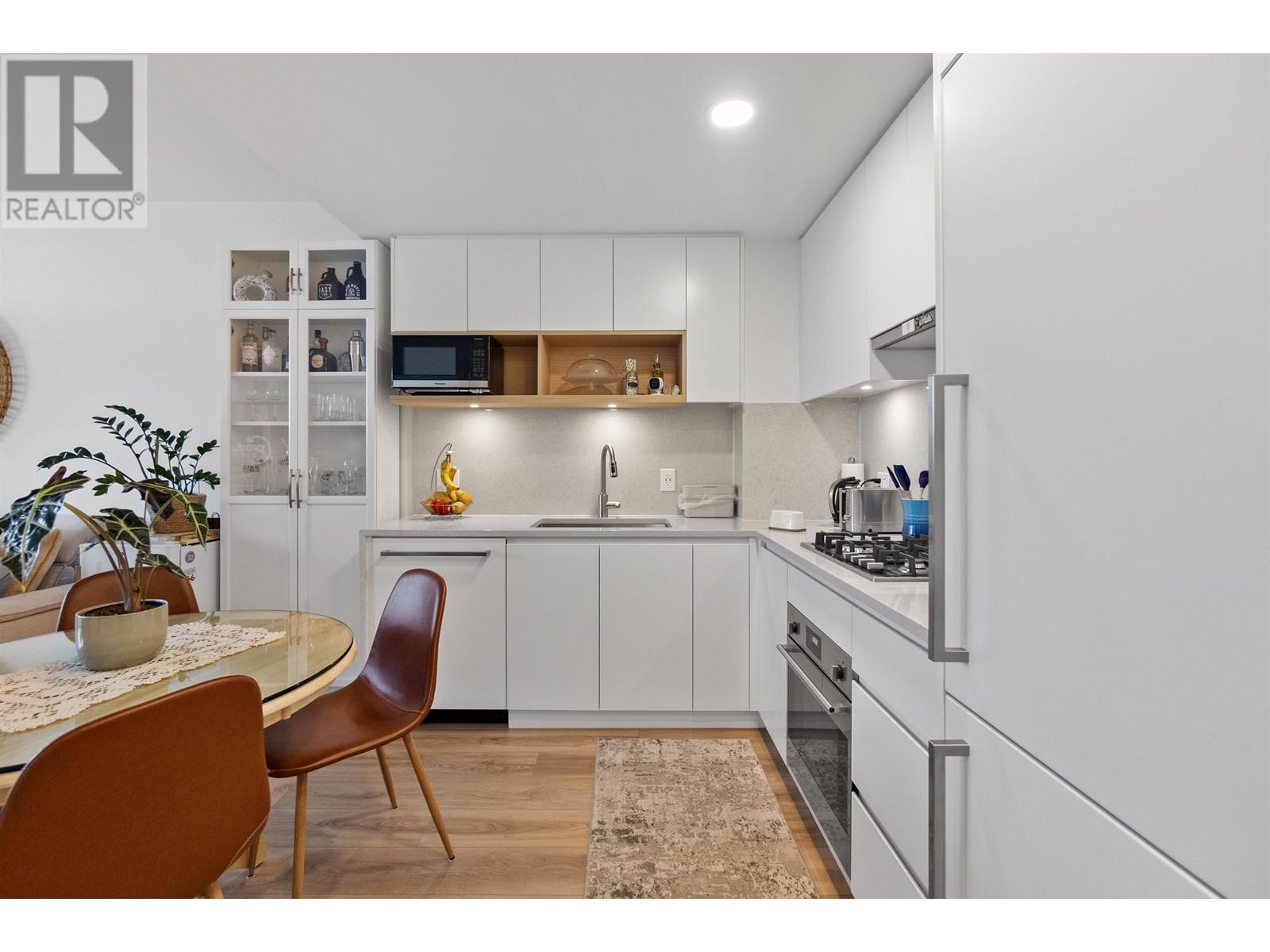 Listing Picture 4 of 27 : 1903 4433 ALASKA STREET, Burnaby / 本拿比 - 魯藝地產 Yvonne Lu Group - MLS Medallion Club Member