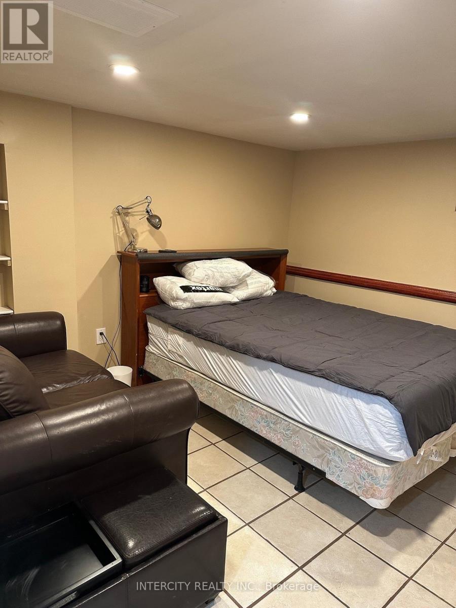 Bsmt - 222 Combe Avenue, Toronto, Ontario  M3H 4K5 - Photo 10 - C7405902