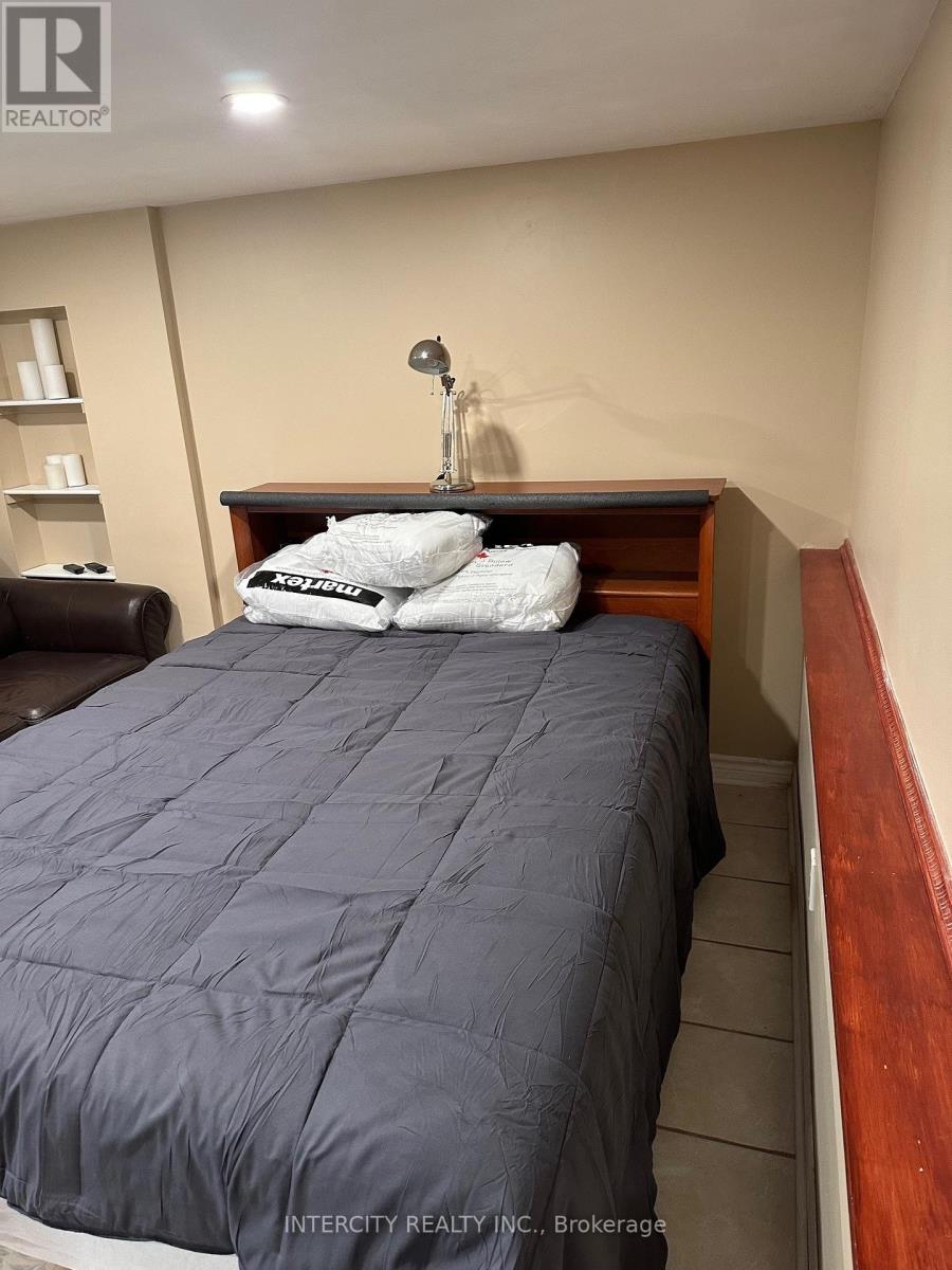 Bsmt - 222 Combe Avenue, Toronto, Ontario  M3H 4K5 - Photo 12 - C7405902