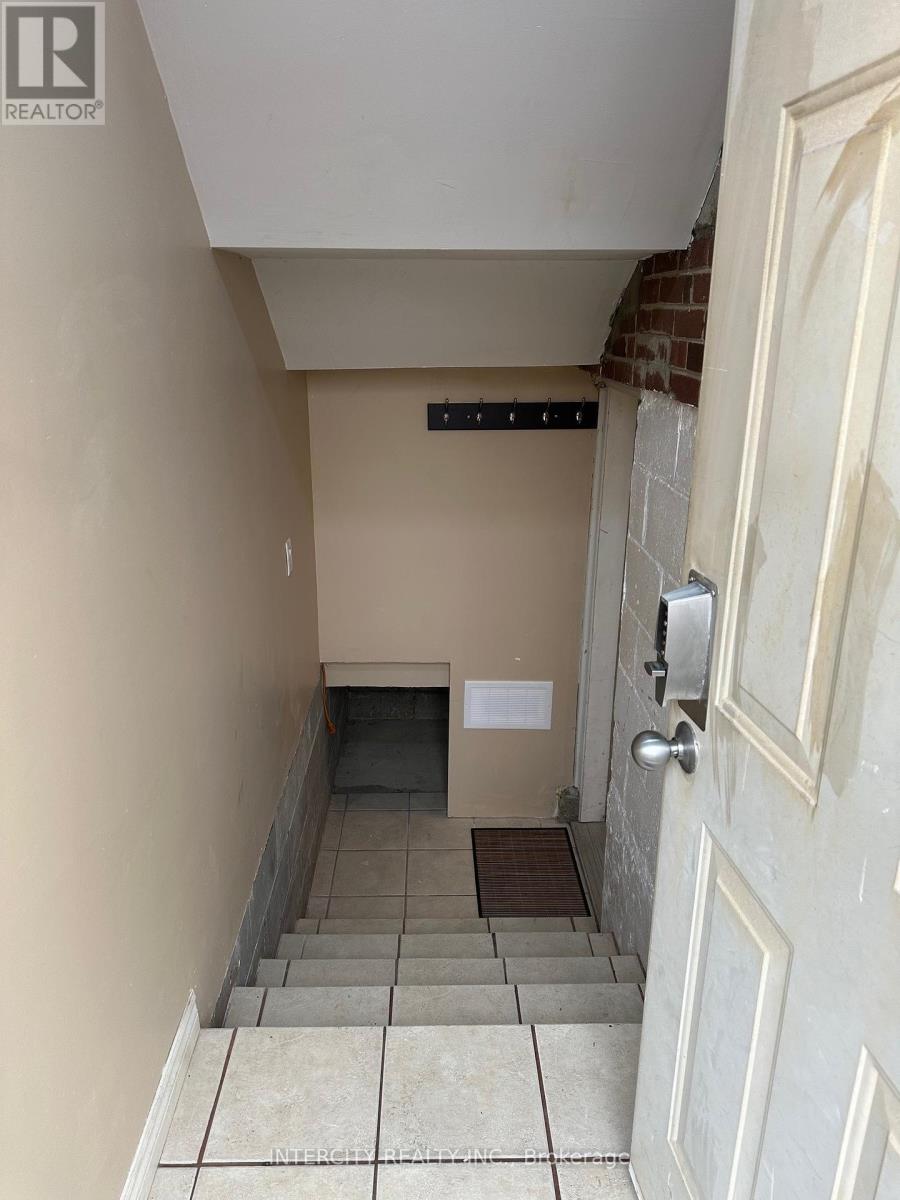 Bsmt - 222 Combe Avenue, Toronto, Ontario  M3H 4K5 - Photo 3 - C7405902