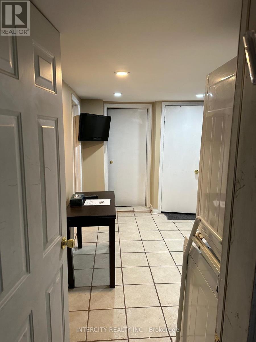 Bsmt - 222 Combe Avenue, Toronto, Ontario  M3H 4K5 - Photo 5 - C7405902