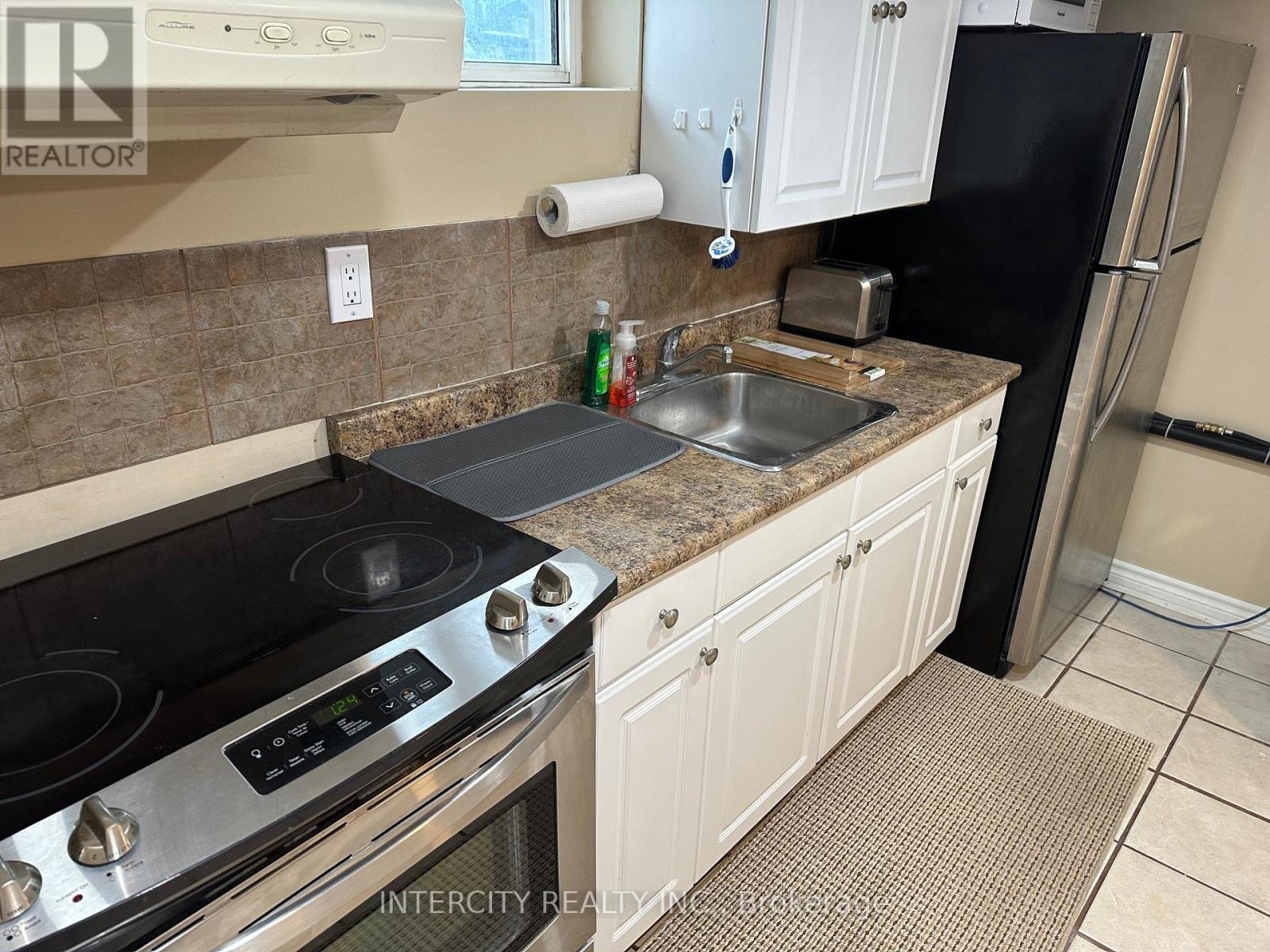 Bsmt - 222 Combe Avenue, Toronto, Ontario  M3H 4K5 - Photo 7 - C7405902
