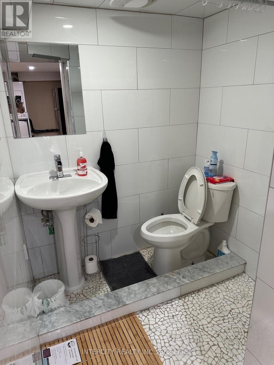 Bsmt - 222 Combe Avenue, Toronto, Ontario  M3H 4K5 - Photo 8 - C7405902
