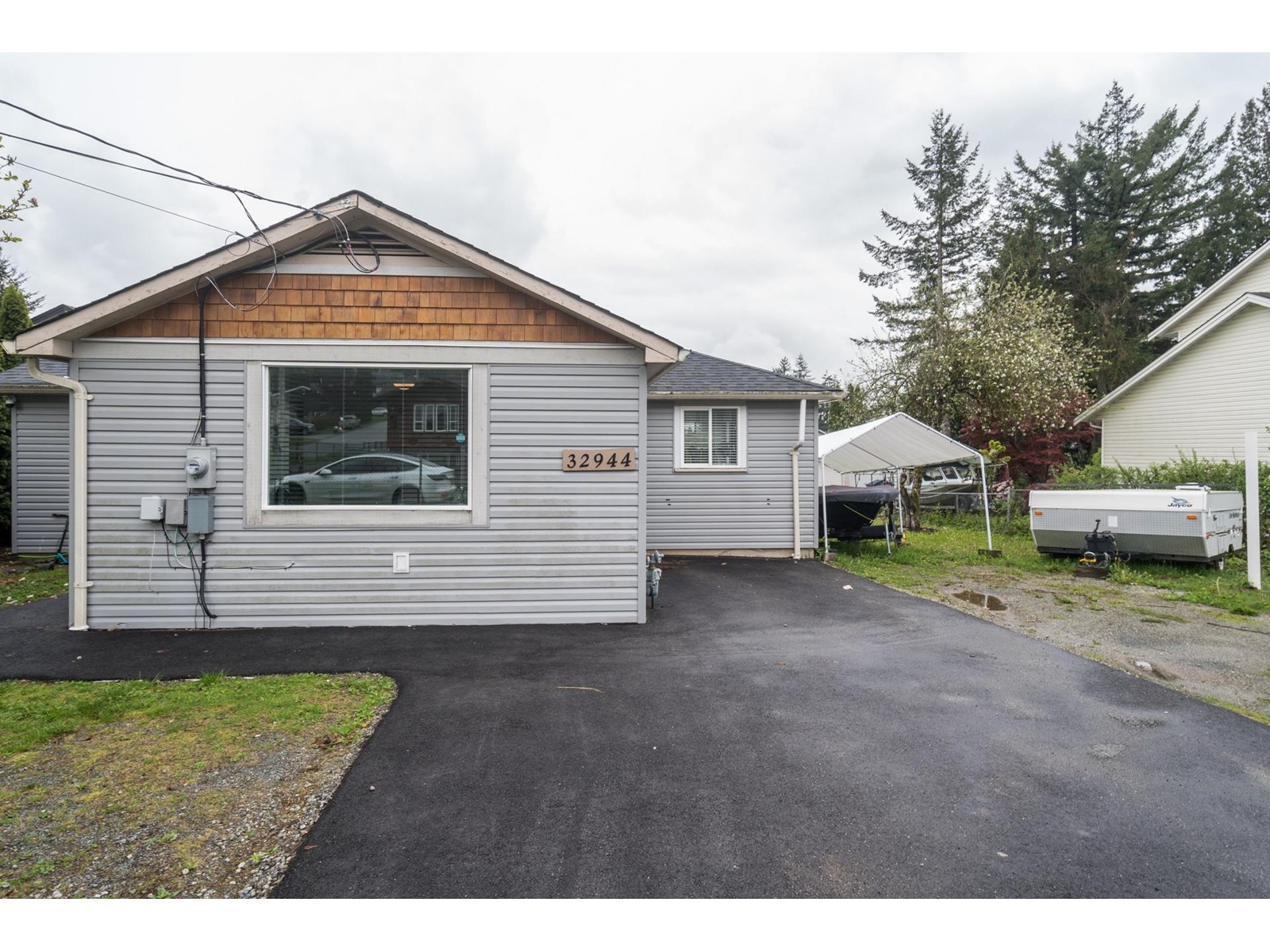 32944 14th Avenue, Mission, British Columbia  V2V 2P2 - Photo 2 - R2929632