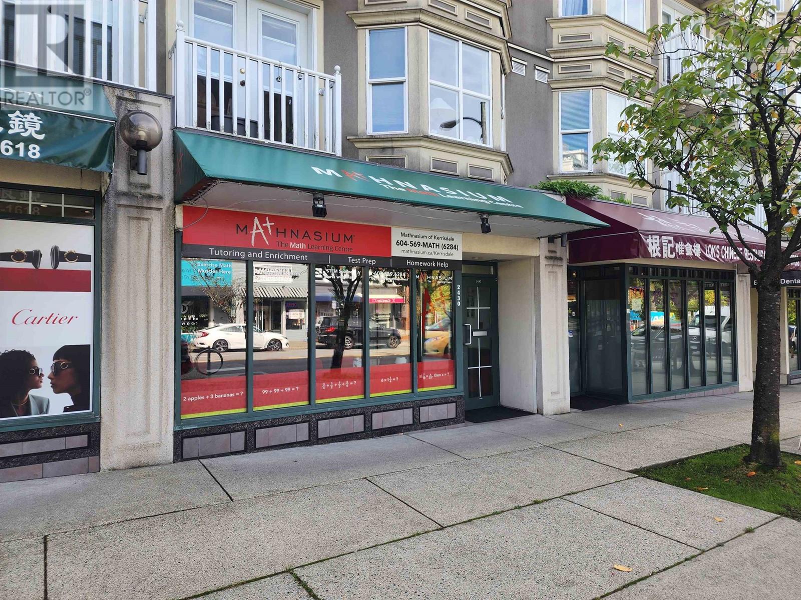 Listing Picture 2 of 6 : 2430 W 41ST AVENUE, Vancouver / 溫哥華 - 魯藝地產 Yvonne Lu Group - MLS Medallion Club Member