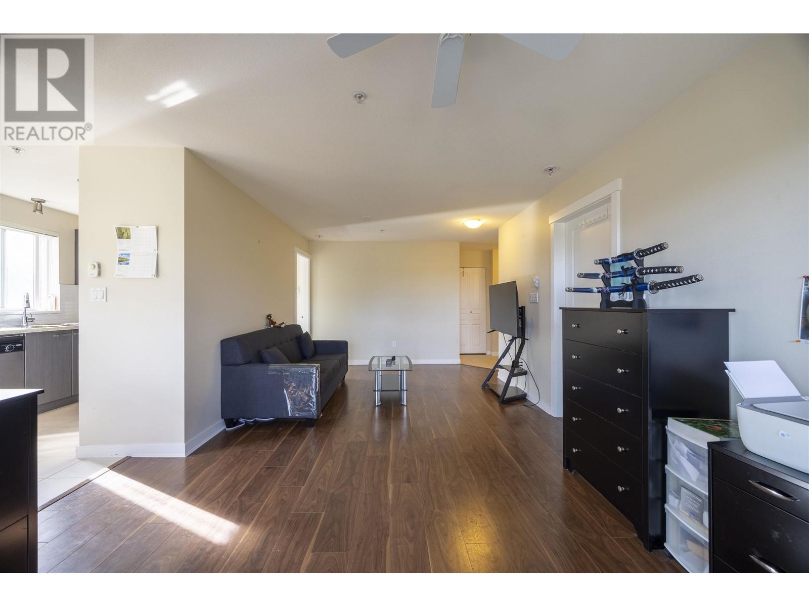 Listing Picture 3 of 18 : 211 9500 ODLIN ROAD, Richmond / 烈治文 - 魯藝地產 Yvonne Lu Group - MLS Medallion Club Member