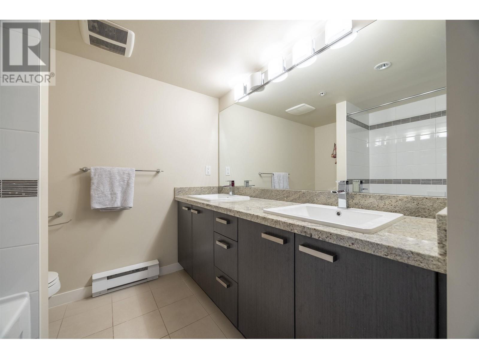 Listing Picture 7 of 18 : 211 9500 ODLIN ROAD, Richmond / 烈治文 - 魯藝地產 Yvonne Lu Group - MLS Medallion Club Member