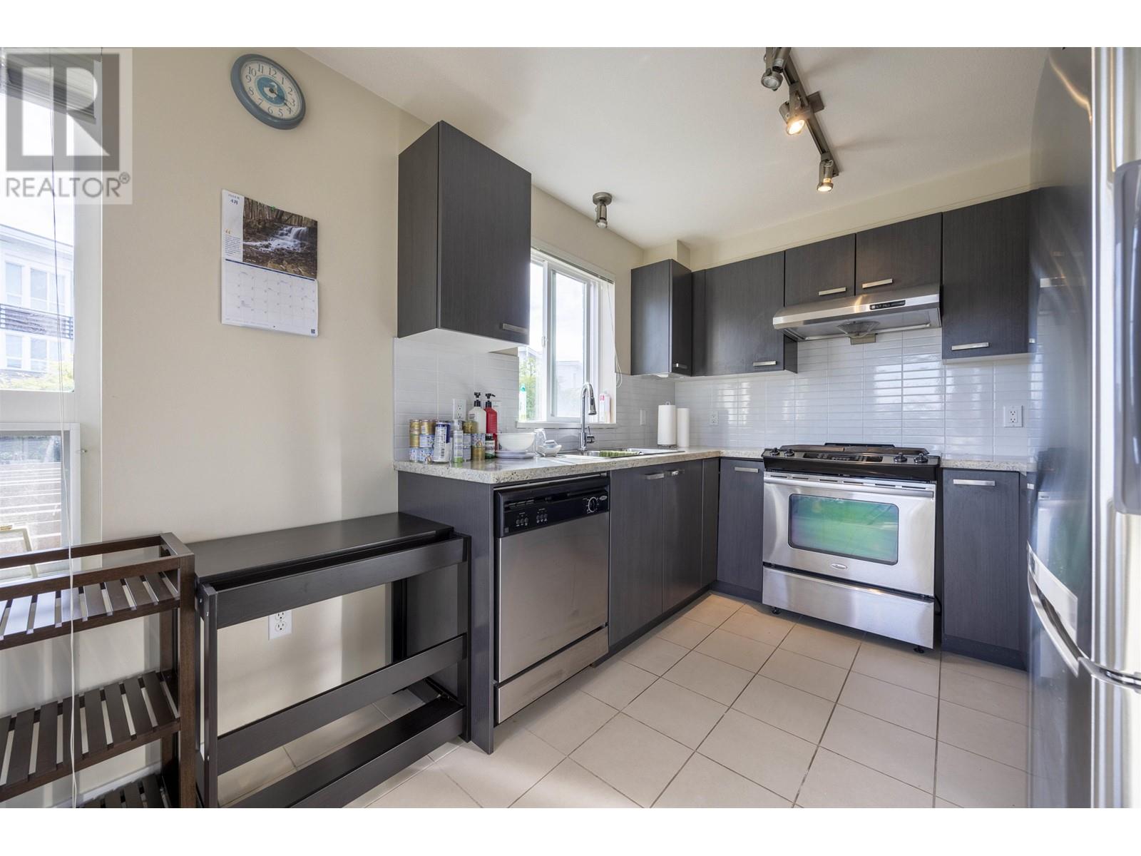 Listing Picture 6 of 18 : 211 9500 ODLIN ROAD, Richmond / 烈治文 - 魯藝地產 Yvonne Lu Group - MLS Medallion Club Member