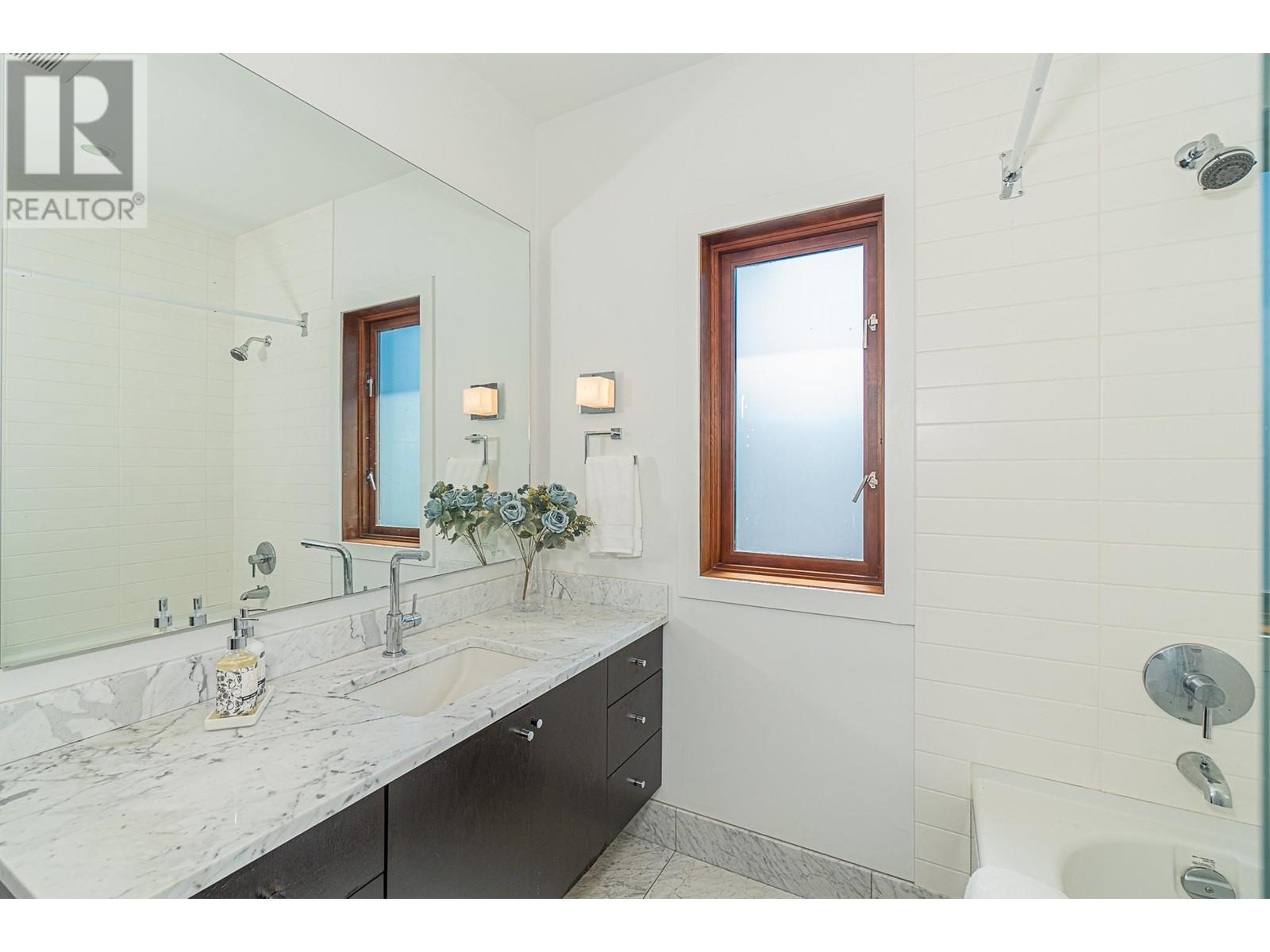 Listing Picture 24 of 32 : 5918 CHANCELLOR BOULEVARD, Vancouver / 溫哥華 - 魯藝地產 Yvonne Lu Group - MLS Medallion Club Member