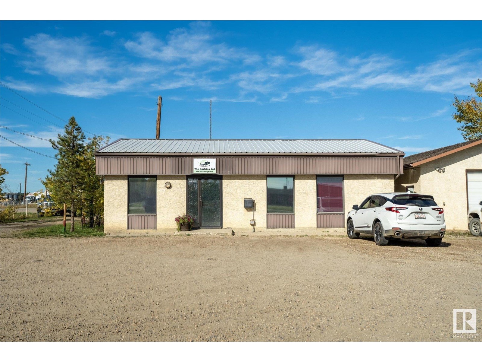 Property at 6120 50 AV image 3