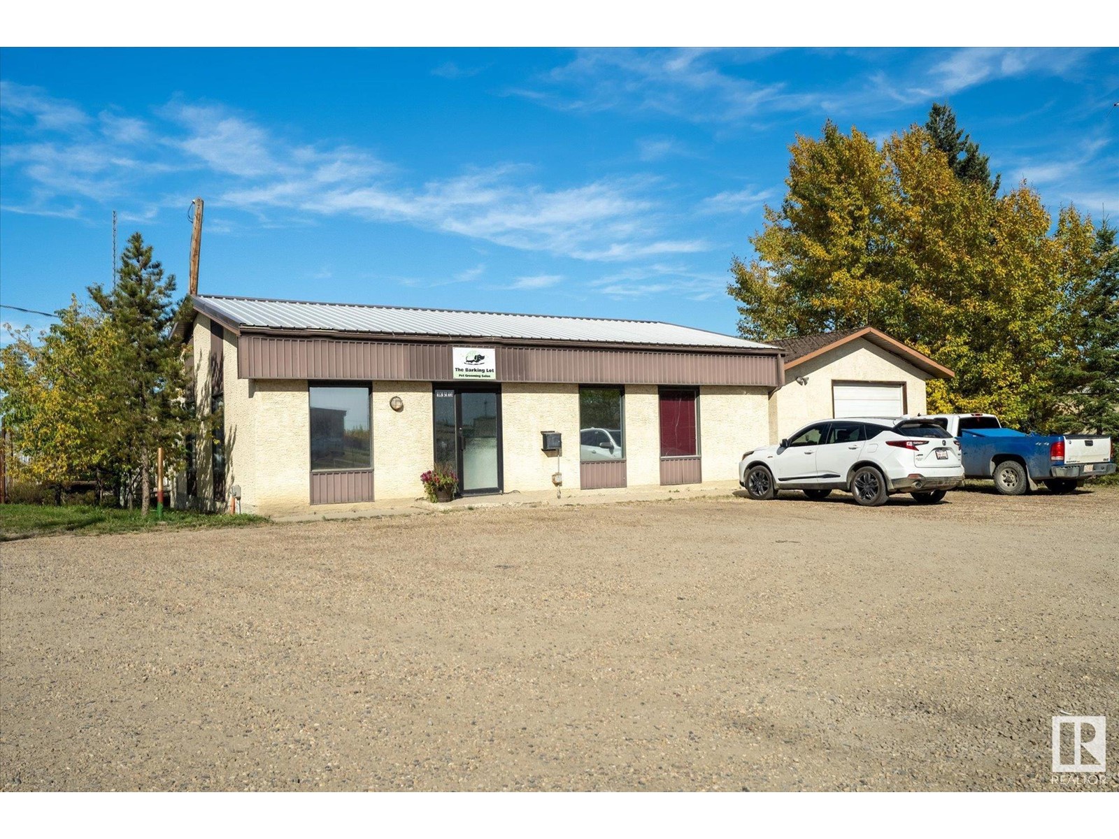 Property at 6120 50 AV image 2